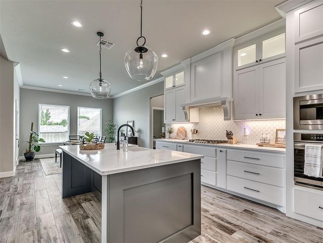 5713 Copper Stone Court, Mustang, OK 73064