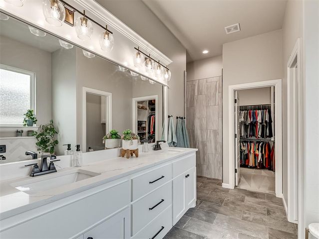 5713 Copper Stone Court, Mustang, OK 73064