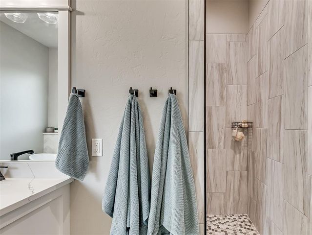 5713 Copper Stone Court, Mustang, OK 73064