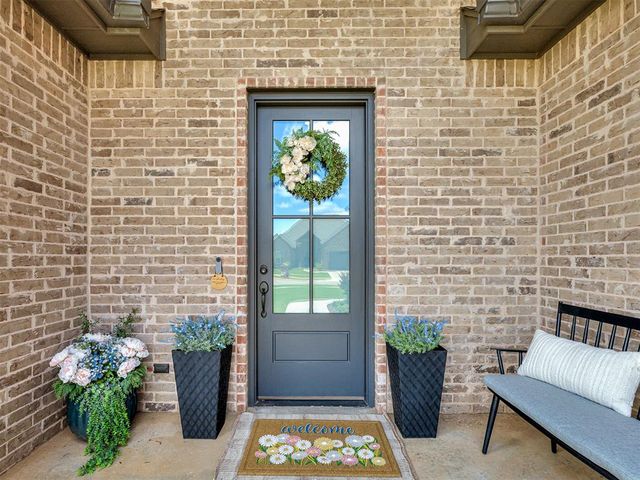 5713 Copper Stone Court, Mustang, OK 73064