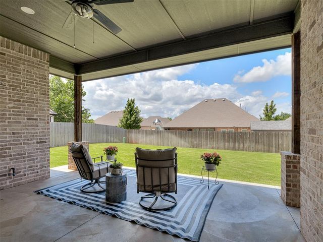5713 Copper Stone Court, Mustang, OK 73064