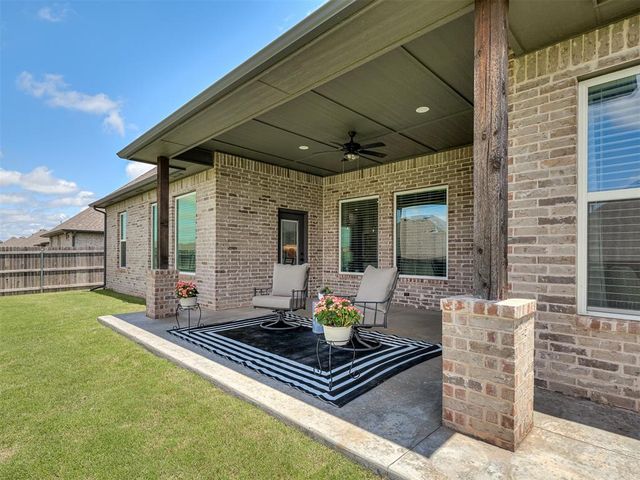 5713 Copper Stone Court, Mustang, OK 73064