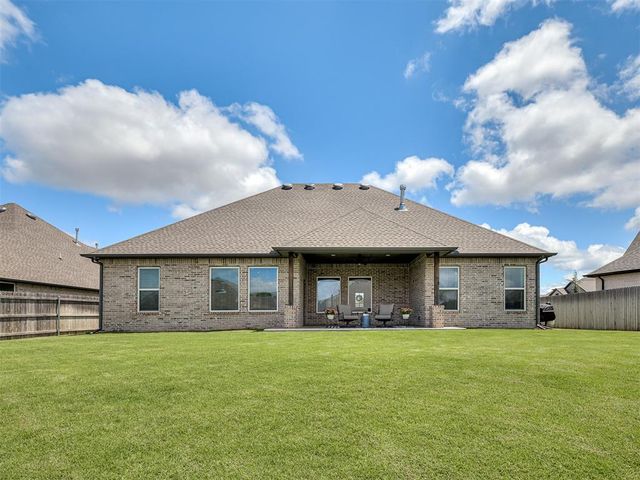 5713 Copper Stone Court, Mustang, OK 73064