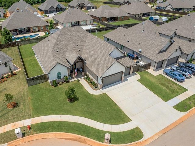 5713 Copper Stone Court, Mustang, OK 73064