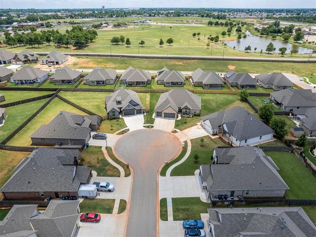 5713 Copper Stone Court, Mustang, OK 73064