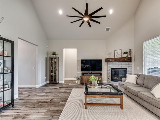 5713 Copper Stone Court, Mustang, OK 73064