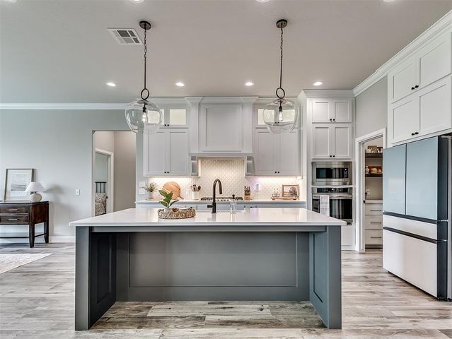 5713 Copper Stone Court, Mustang, OK 73064