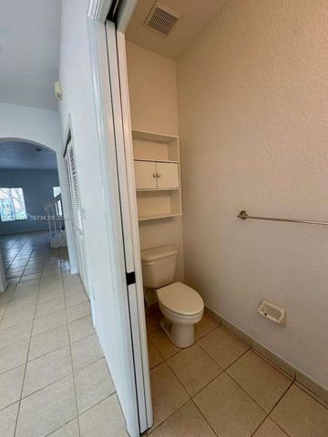 10760 NW 82nd Ter 8-7, Doral, FL 33178