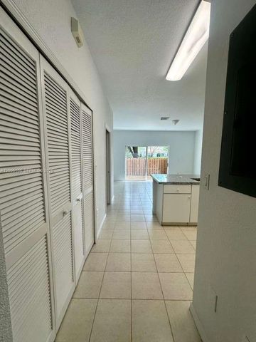 10760 NW 82nd Ter 8-7, Doral, FL 33178