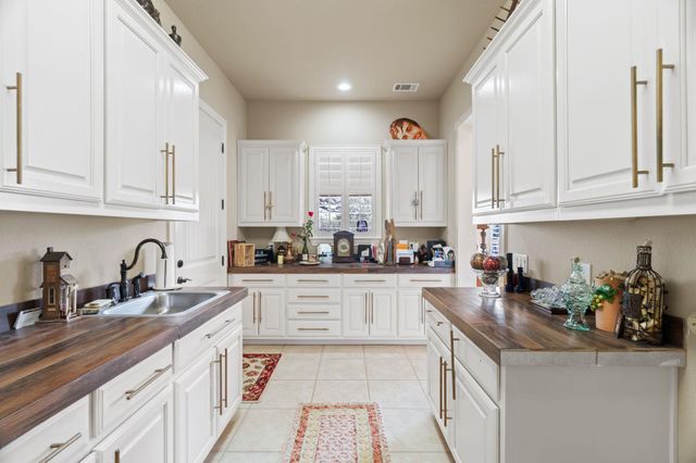 203 Circle Oaks DR, Burnet, TX 78611