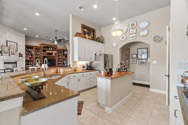 203 Circle Oaks DR, Burnet, TX 78611