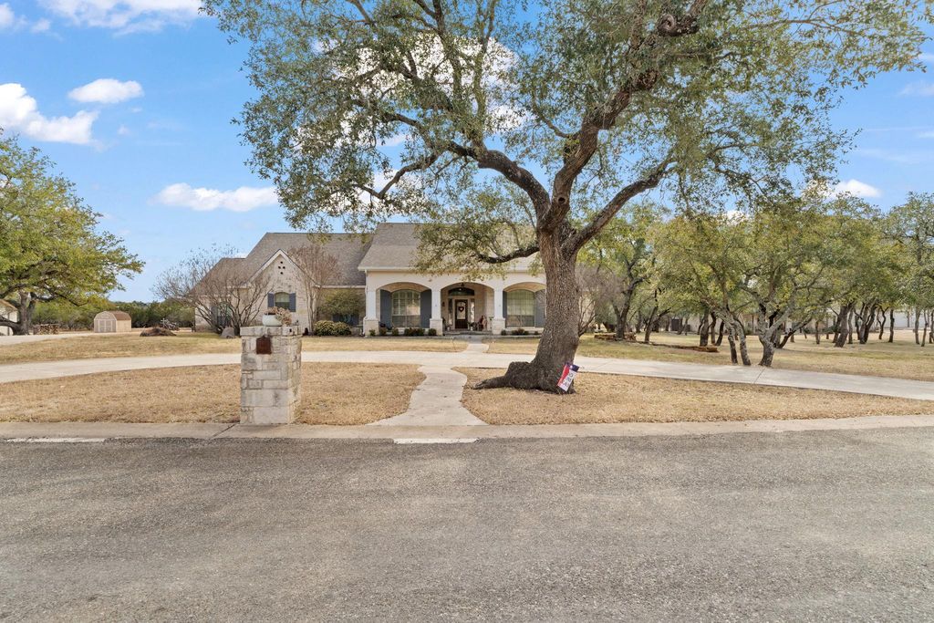203 Circle Oaks DR, Burnet, TX 78611