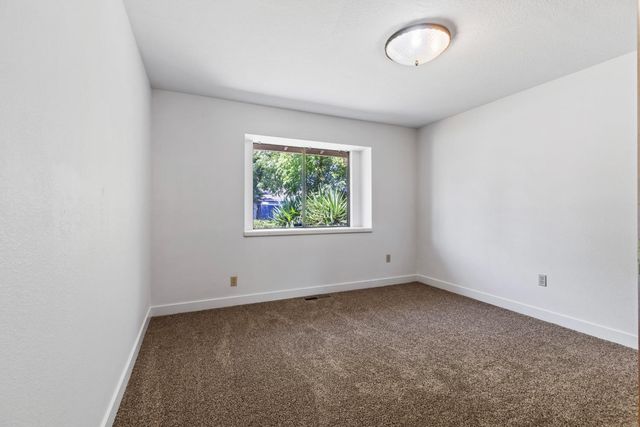 2620 Portsmouth Ln, Modesto, CA 95355