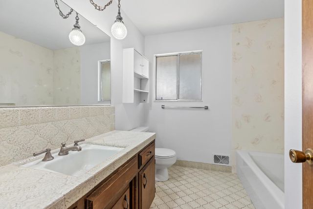 2620 Portsmouth Ln, Modesto, CA 95355