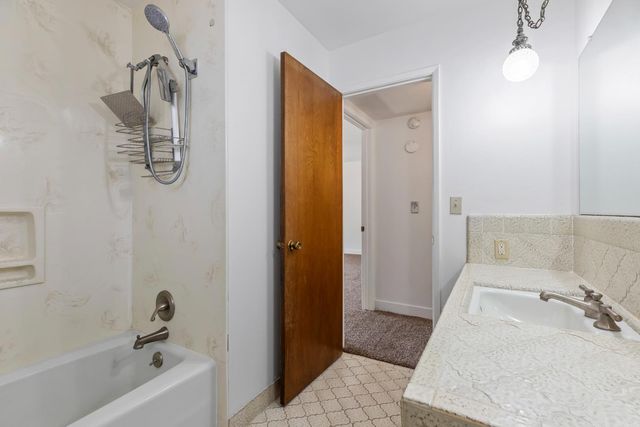 2620 Portsmouth Ln, Modesto, CA 95355