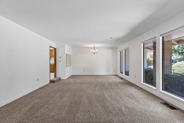 2620 Portsmouth Ln, Modesto, CA 95355