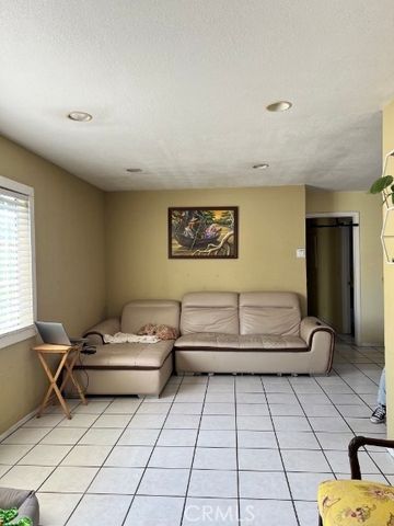 2160 E 105th, Los Angeles, CA 90002