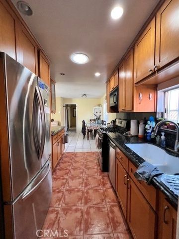 2160 E 105th, Los Angeles, CA 90002