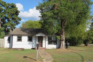 200 N Lane Wells, Longview, TX 75604