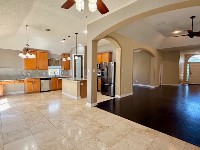 2607 Ridgeoak Trail, Mansfield, TX 76063