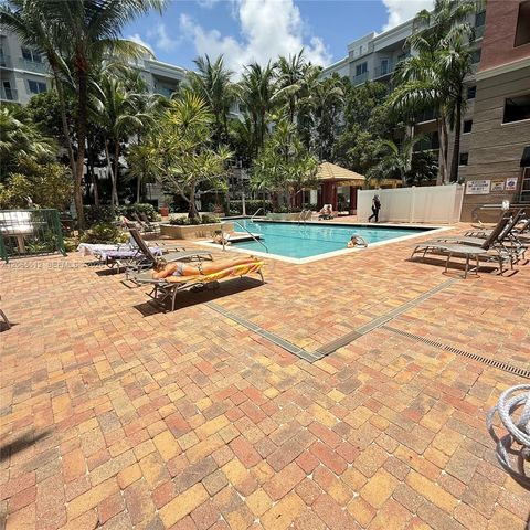 6001 SW 70th St 146, South Miami, FL 33143