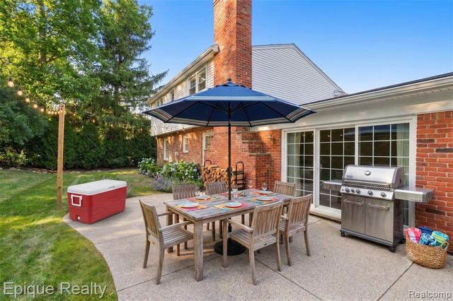 2774 Brady Drive, Bloomfield Hills, MI 48304