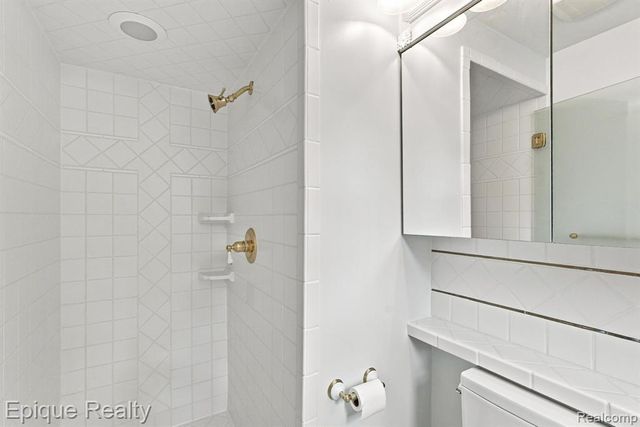 2774 Brady Drive, Bloomfield Hills, MI 48304