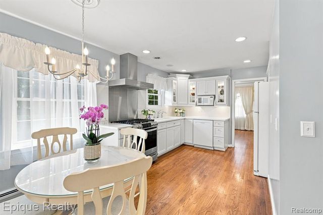 2774 Brady Drive, Bloomfield Hills, MI 48304