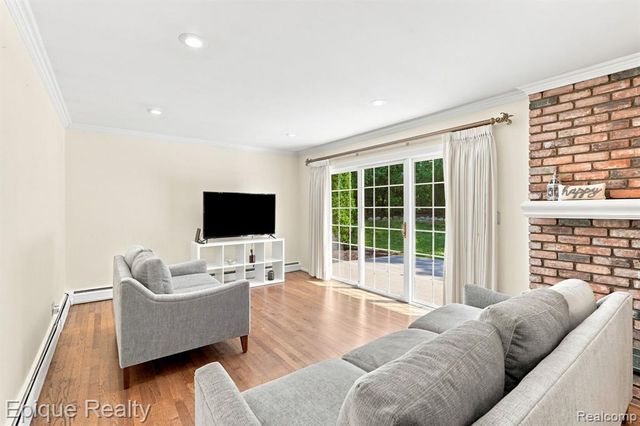 2774 Brady Drive, Bloomfield Hills, MI 48304
