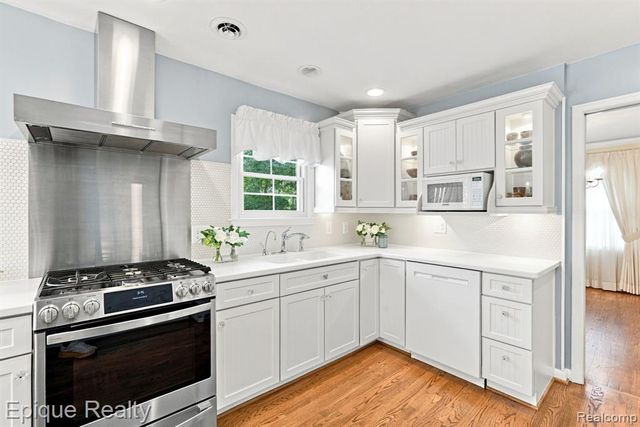 2774 Brady Drive, Bloomfield Hills, MI 48304
