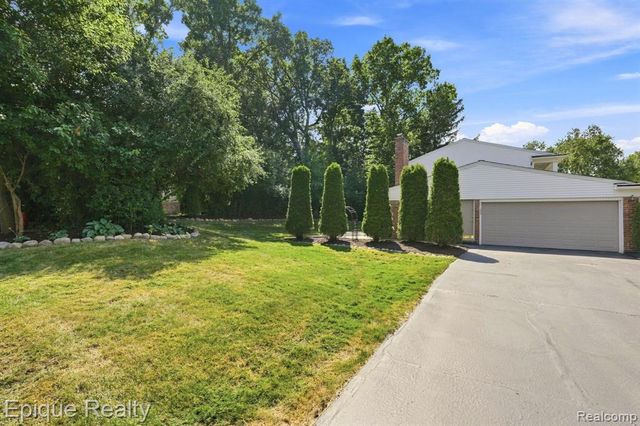 2774 Brady Drive, Bloomfield Hills, MI 48304