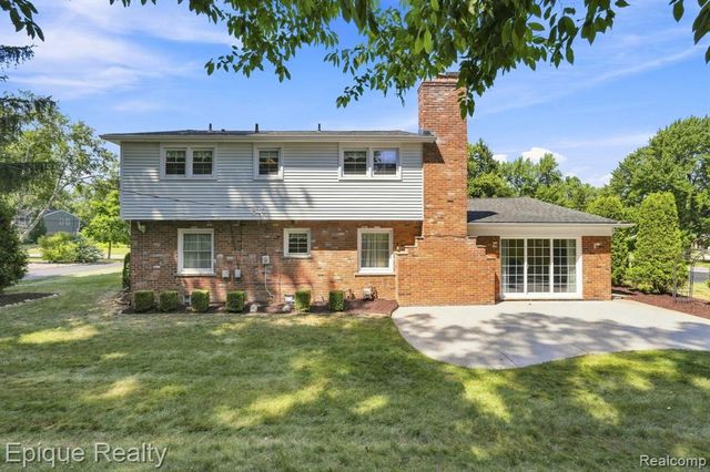 2774 Brady Drive, Bloomfield Hills, MI 48304