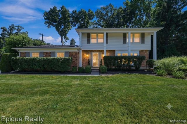 2774 Brady Drive, Bloomfield Hills, MI 48304