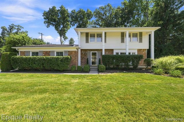 2774 Brady Drive, Bloomfield Hills, MI 48304