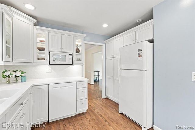 2774 Brady Drive, Bloomfield Hills, MI 48304