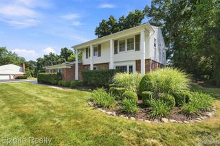 2774 Brady Drive, Bloomfield Hills, MI 48304