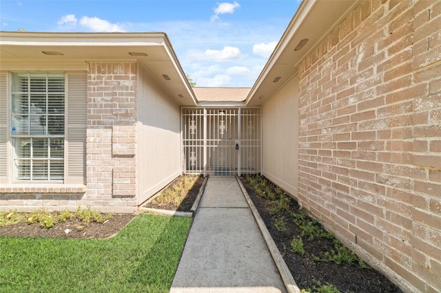 3407 Sandbrook Drive, Houston, TX 77066
