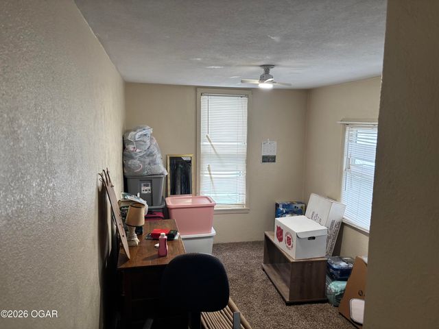 827 W Chestnut Street, Carthage, MO 64836