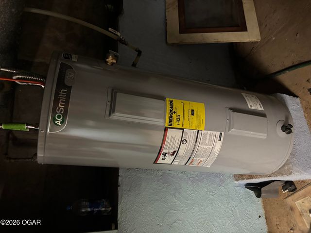 827 W Chestnut Street, Carthage, MO 64836