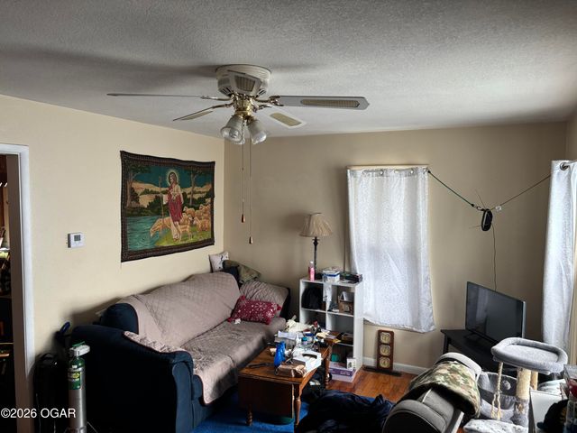 827 W Chestnut Street, Carthage, MO 64836