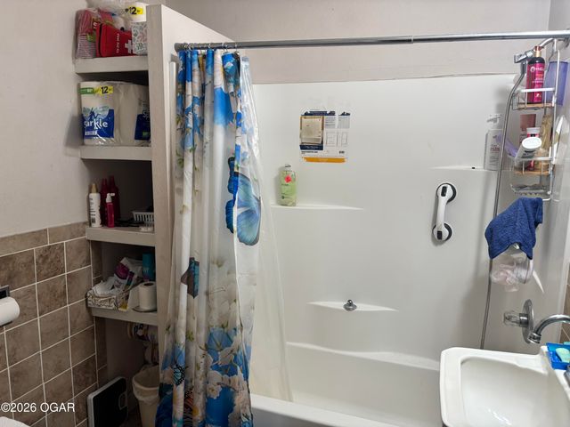 827 W Chestnut Street, Carthage, MO 64836