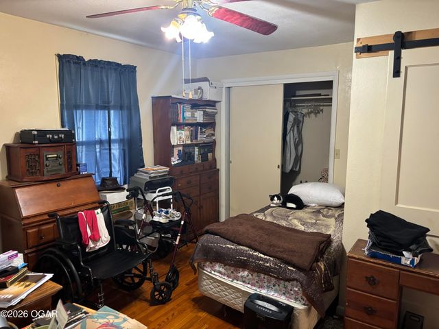 827 W Chestnut Street, Carthage, MO 64836