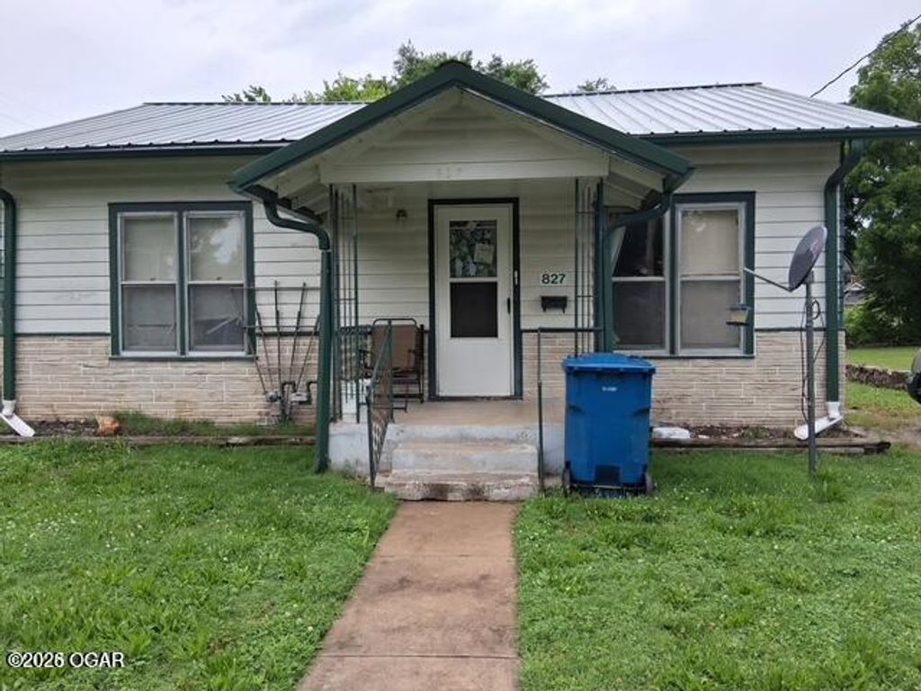 827 W Chestnut Street, Carthage, MO 64836