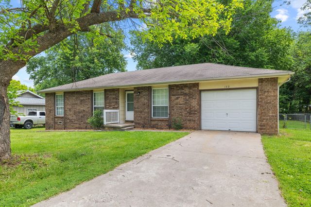 122 N Pinewood Avenue, Republic, MO 65738