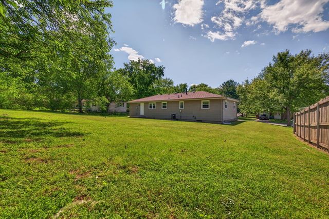 122 N Pinewood Avenue, Republic, MO 65738