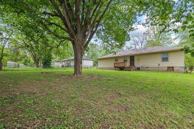 122 N Pinewood Avenue, Republic, MO 65738