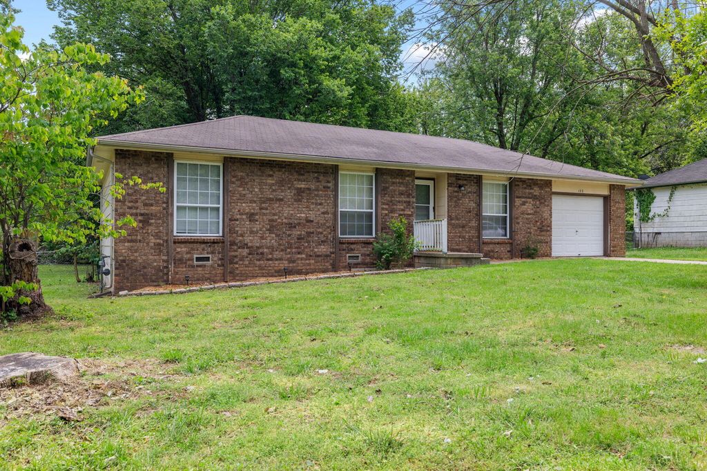 122 N Pinewood Avenue, Republic, MO 65738