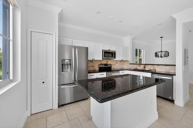 11015 Legacy Lane 304, Palm Beach Gardens, FL 33410