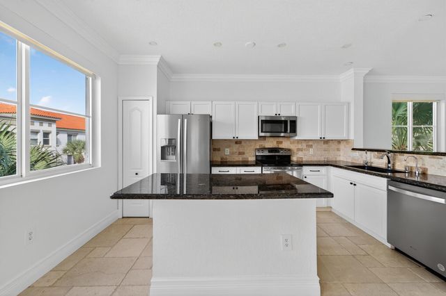 11015 Legacy Lane 304, Palm Beach Gardens, FL 33410