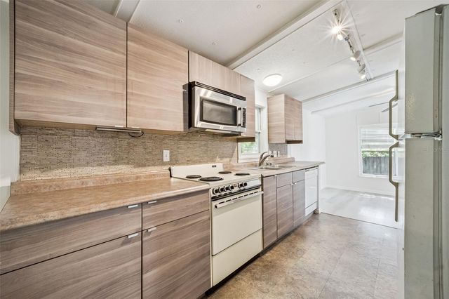 16802 SUGAR BERRY LANE, Montverde, FL 34756